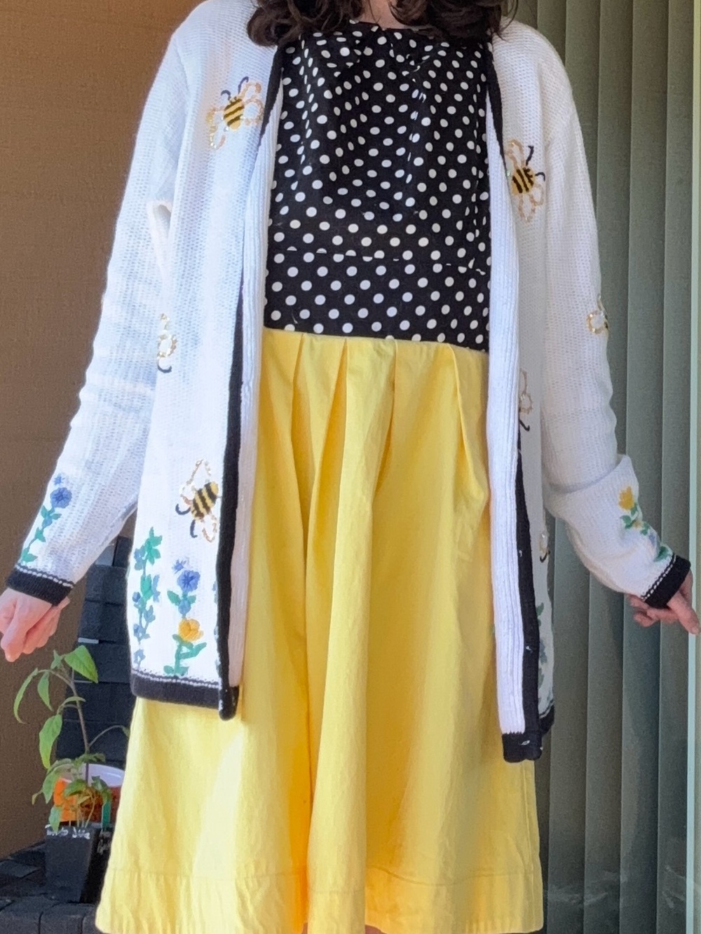 Quacker Factory White Knit Top with Black Trim